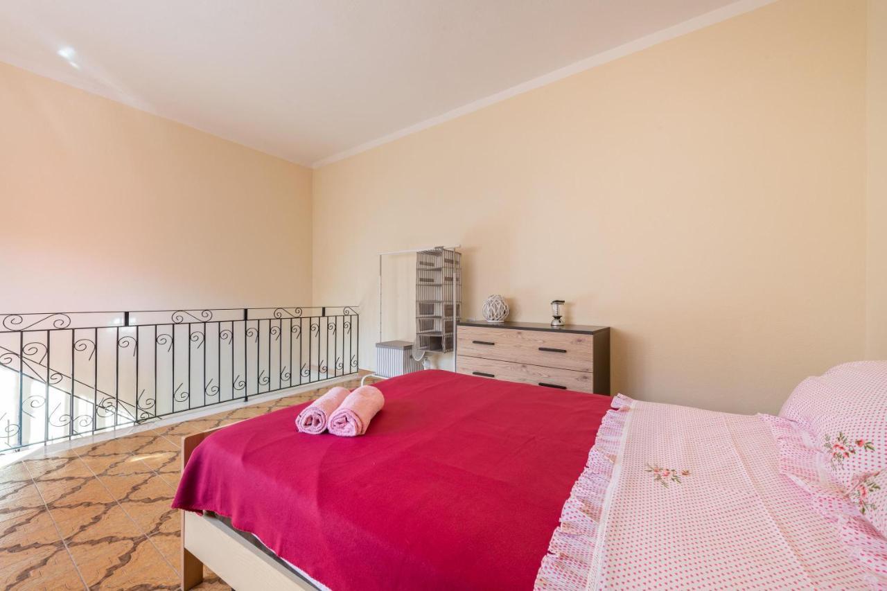 Apartamento Casa Di Stefania Fluminimaggiore Exterior foto