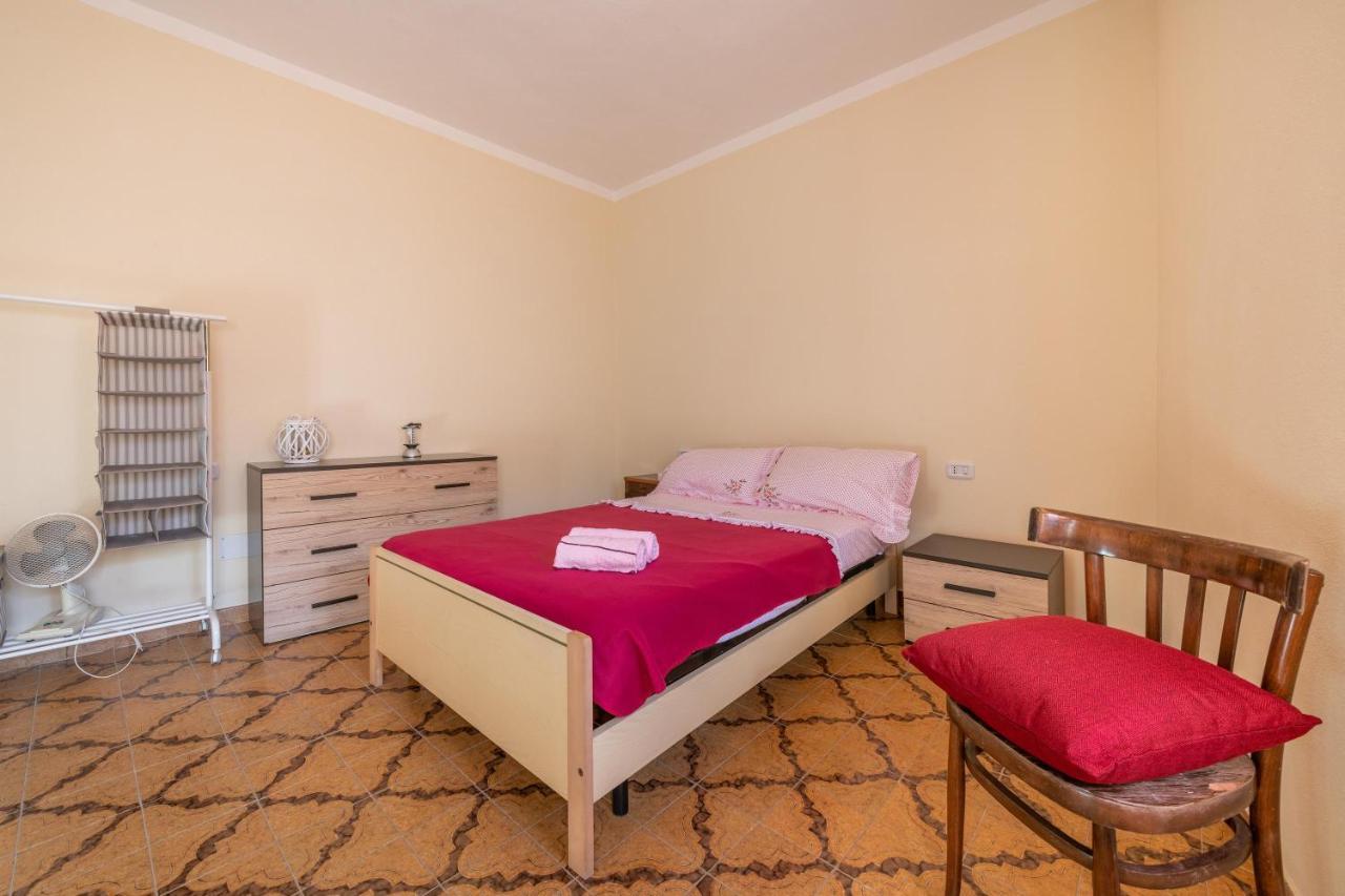 Apartamento Casa Di Stefania Fluminimaggiore Exterior foto