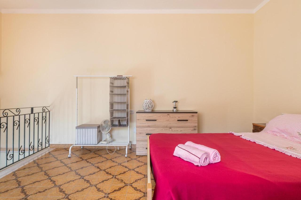 Apartamento Casa Di Stefania Fluminimaggiore Exterior foto