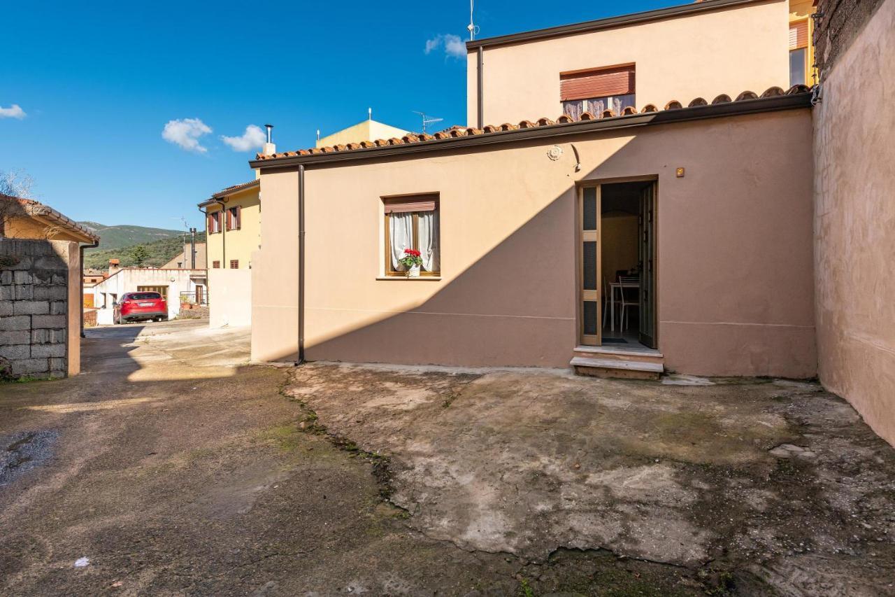 Apartamento Casa Di Stefania Fluminimaggiore Exterior foto