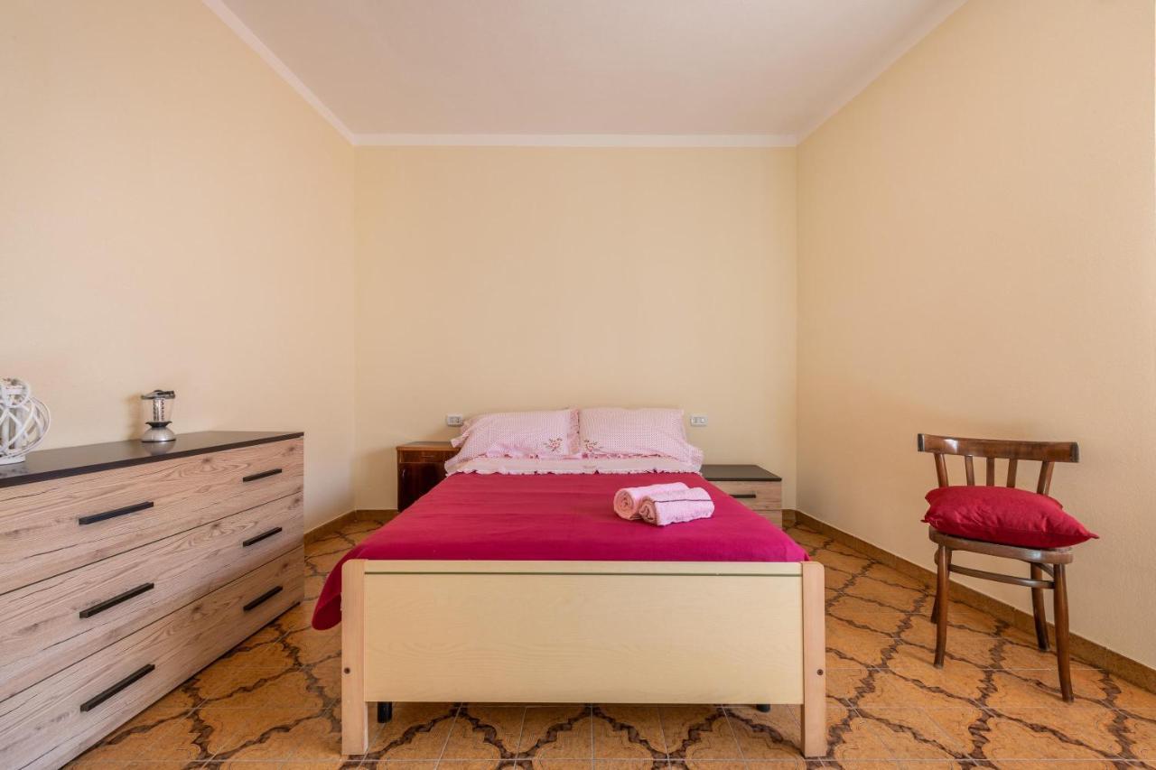 Apartamento Casa Di Stefania Fluminimaggiore Exterior foto